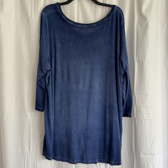 Quarter length sleeve top - Picture 4 of 4